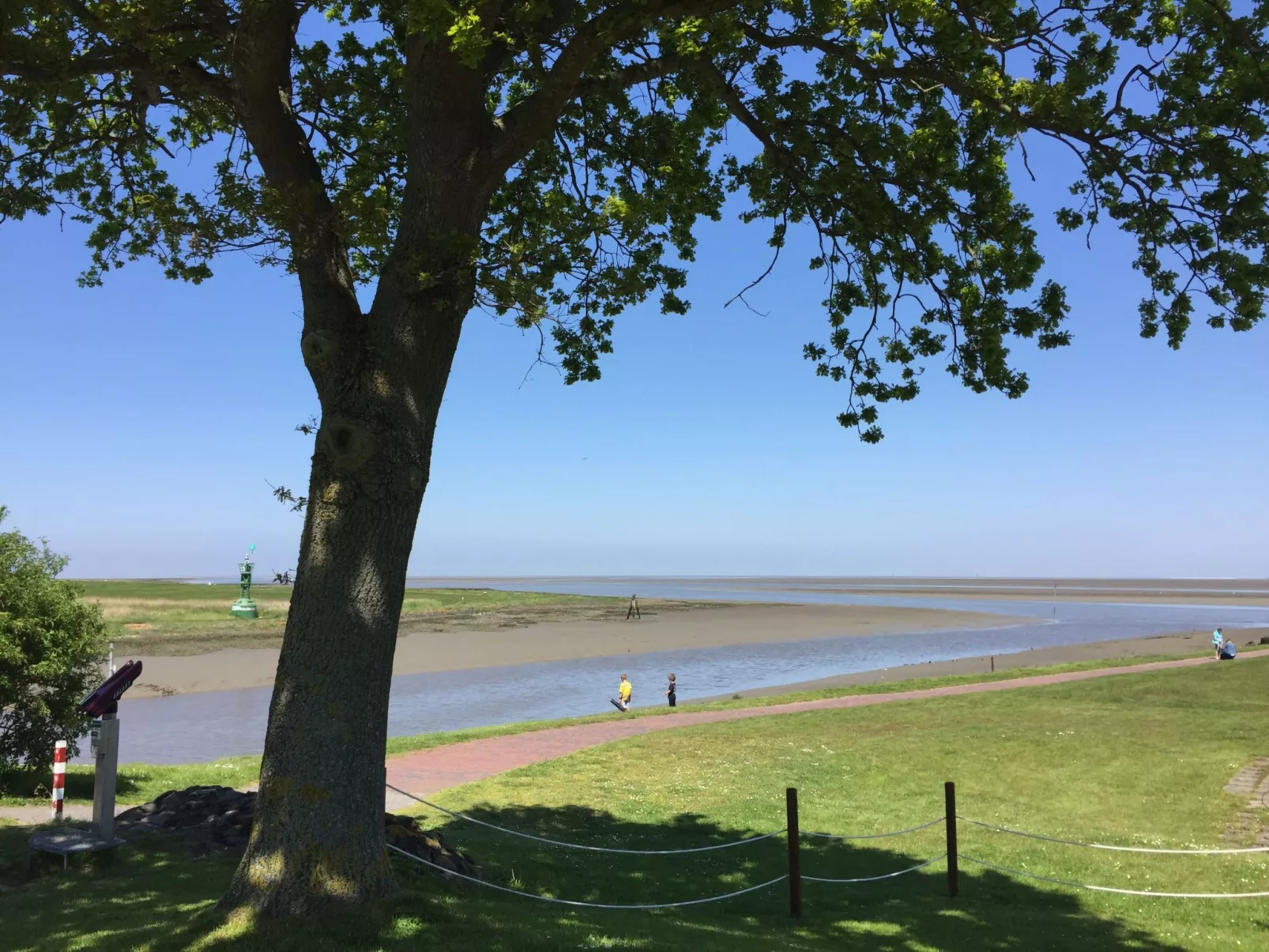 Nettes Ferienhaus in Fedderwardersiel-Buiten