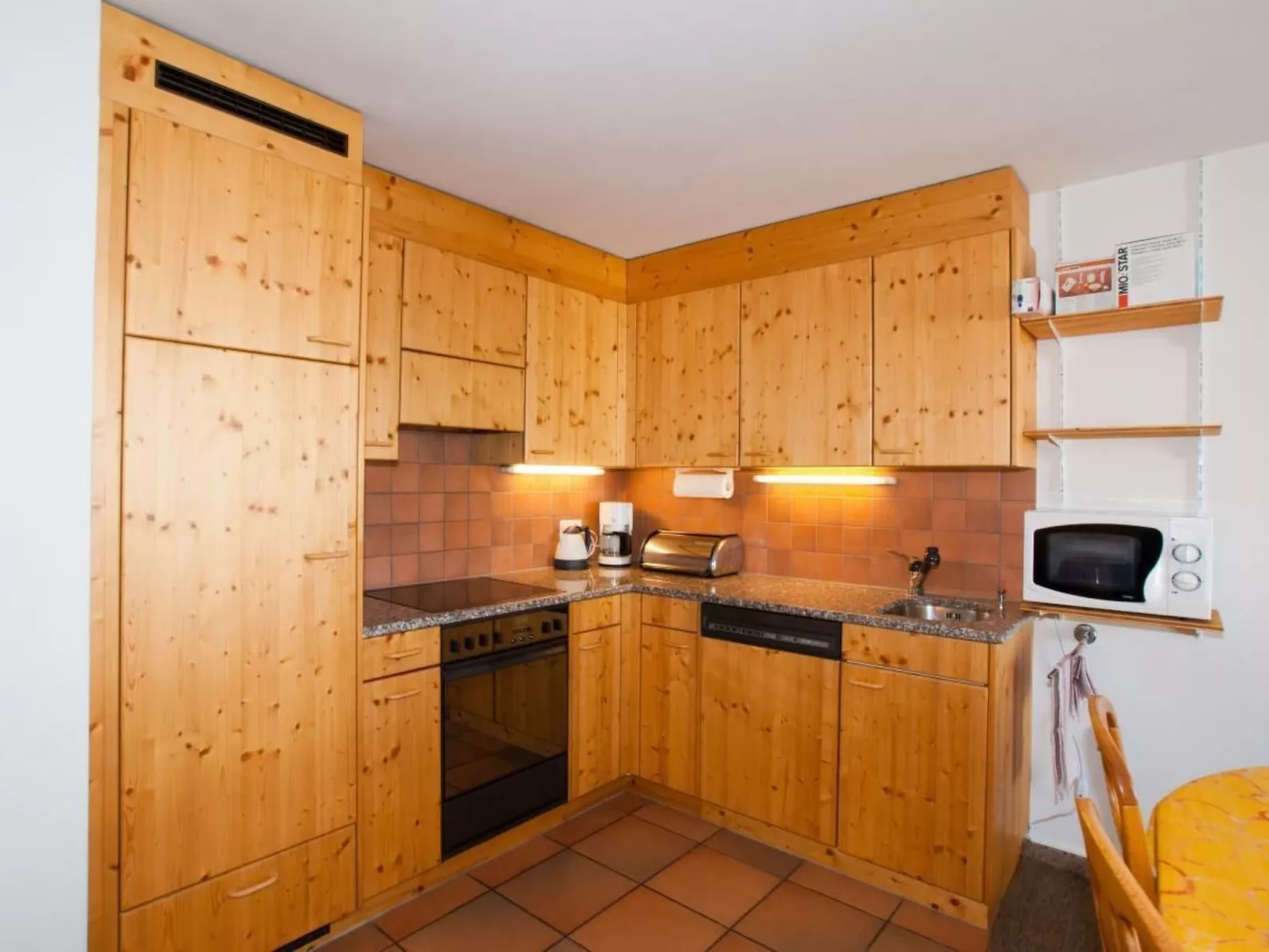 Il balcun tort-Binnen