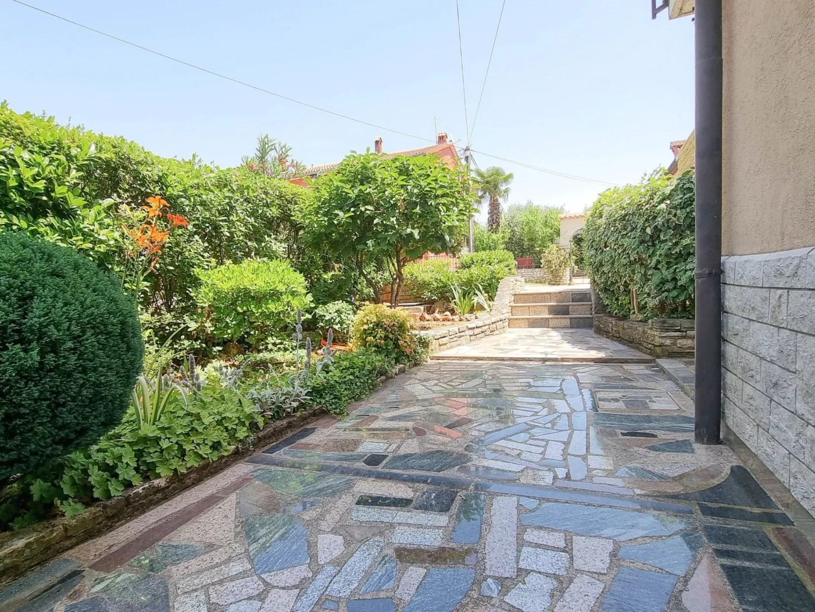 "Nina" mit Blick auf das Wasser-Buiten