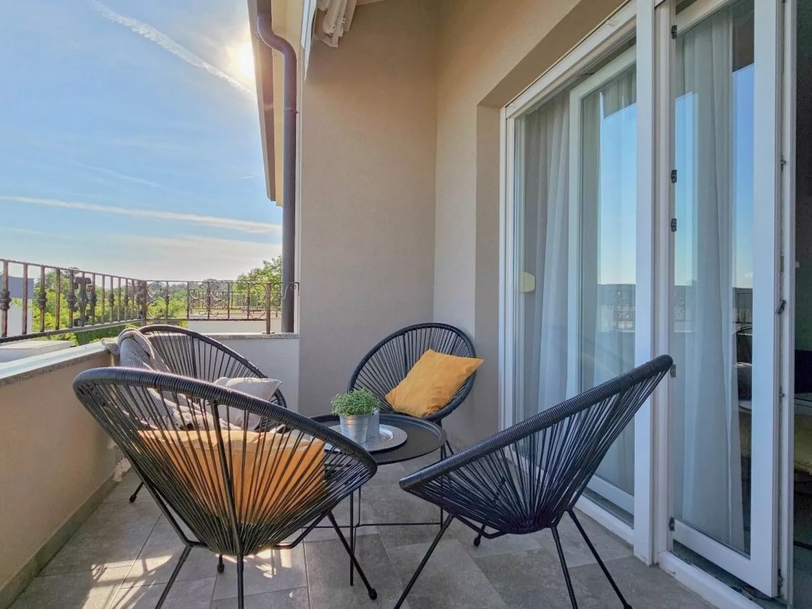 Wohnung mit Balkon für 4 Personen-Image-tags.info