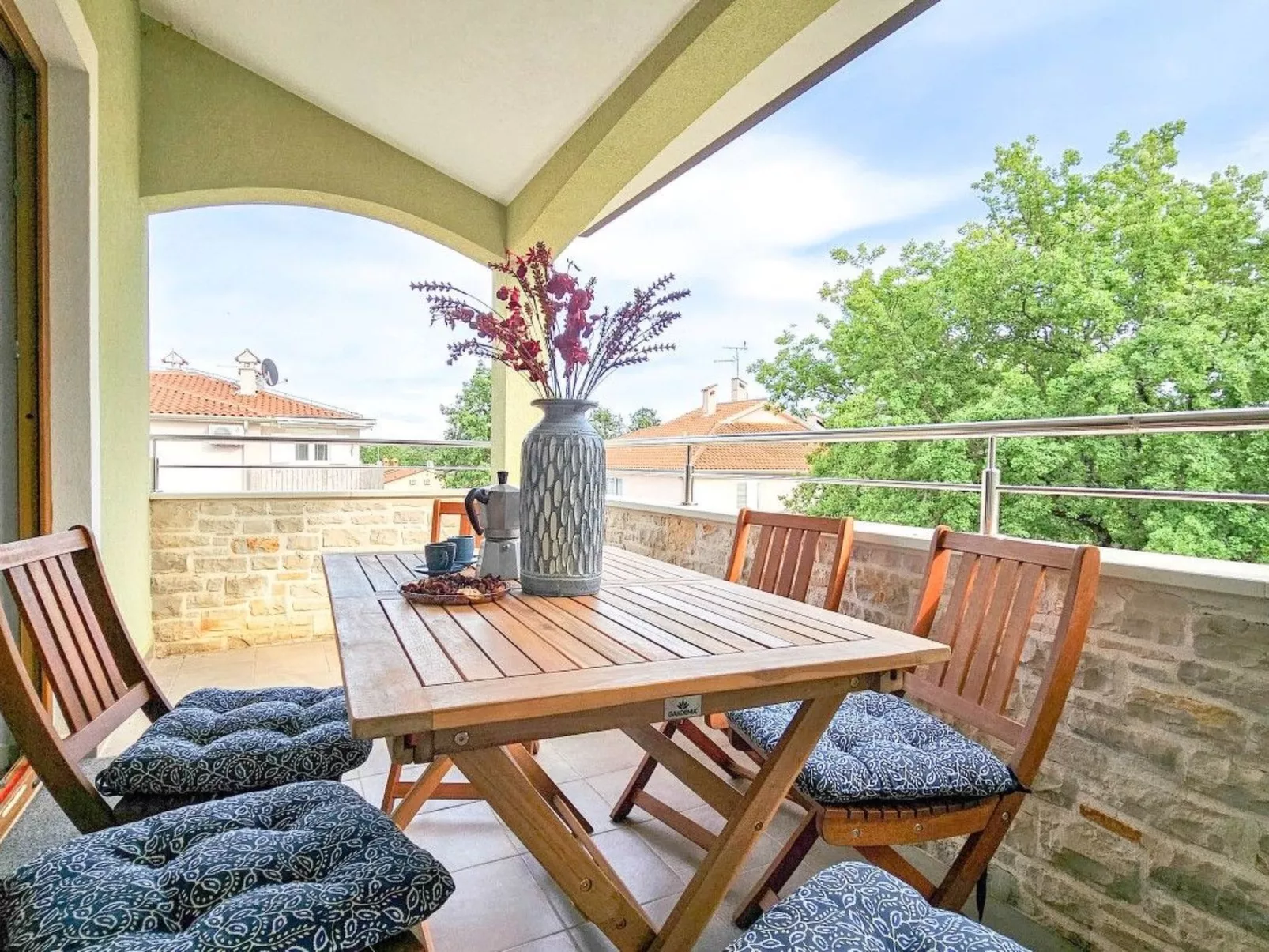 "Fabiola" mit Balkon - Buiten