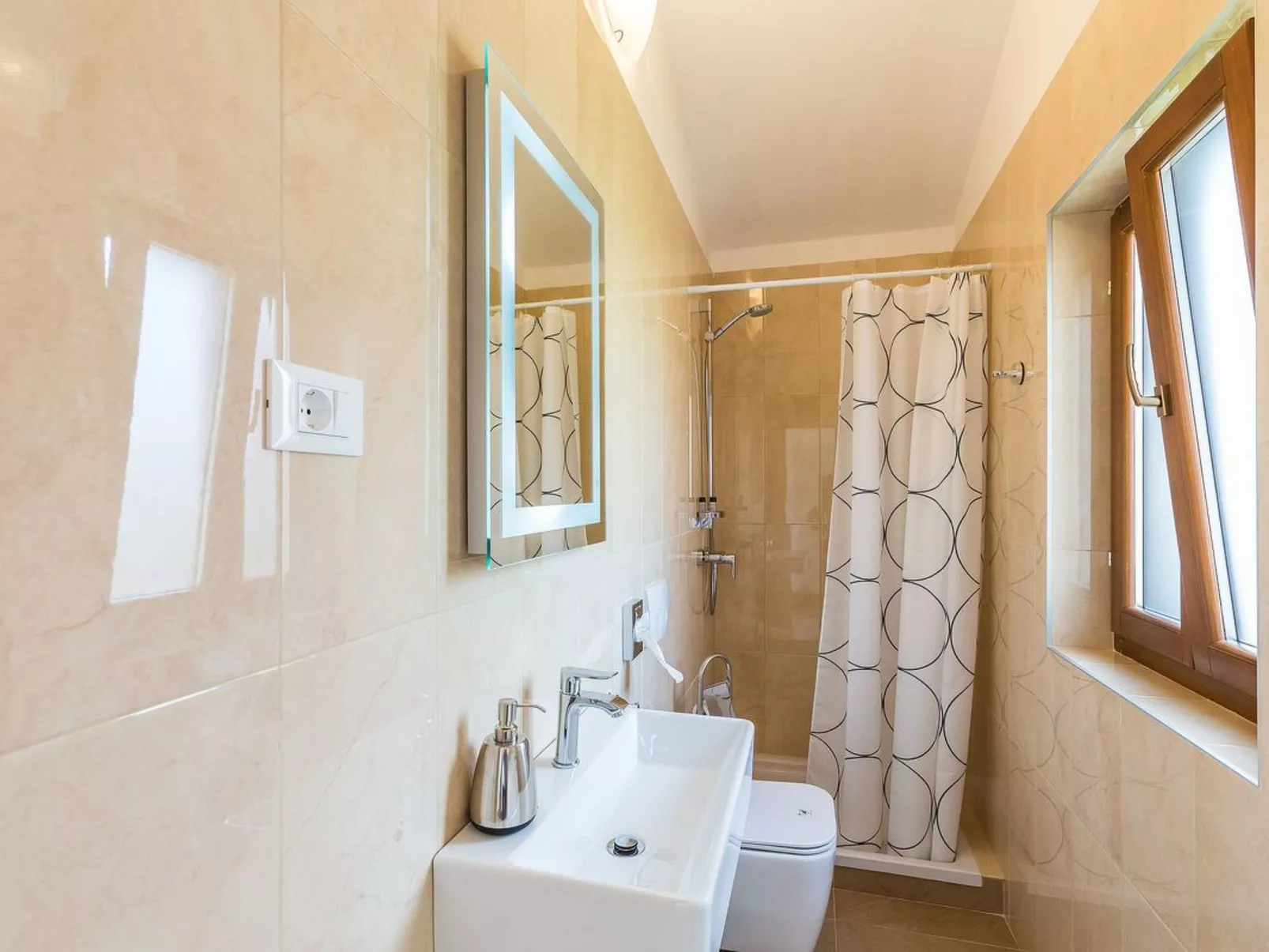 In Kavran mit Privatem Pool-Binnen