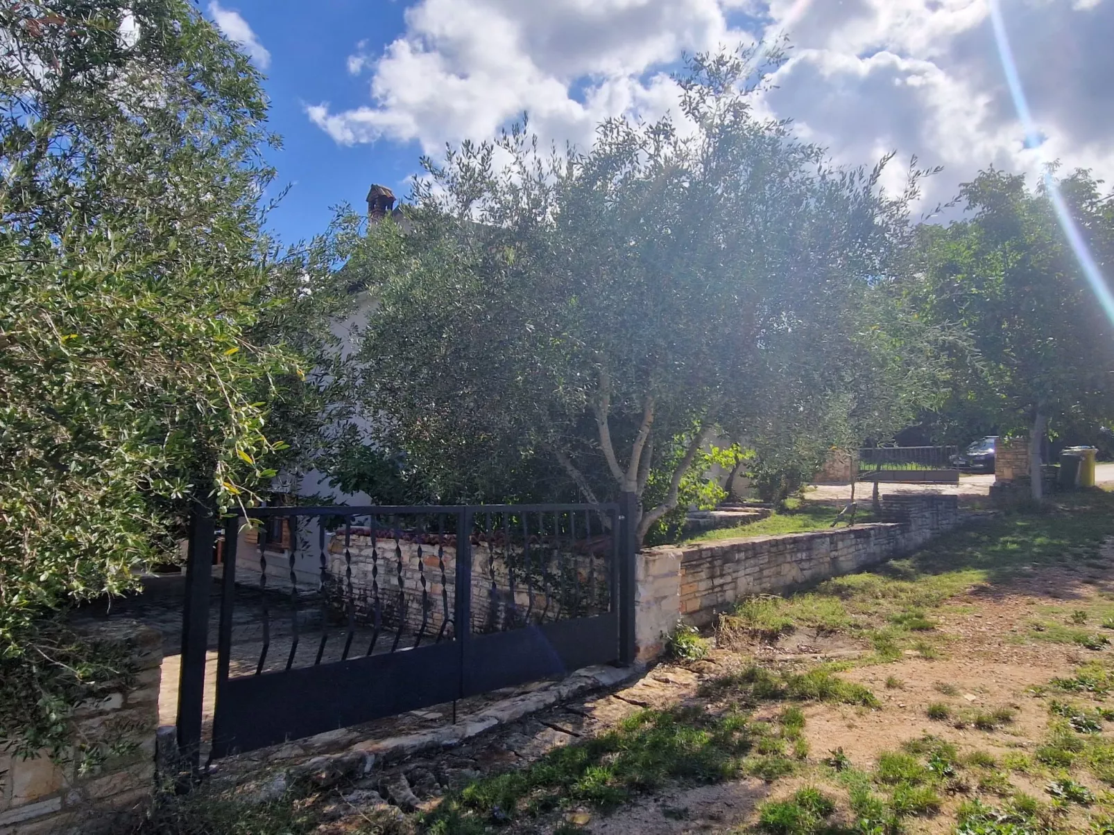 Freistehende Villa mit Garten und privatem Pool-Binnen