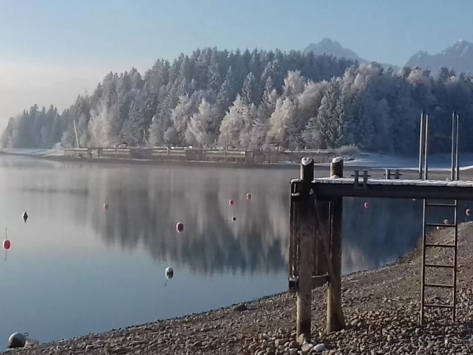 Landgut mit Blick auf das Wasser-Binnen