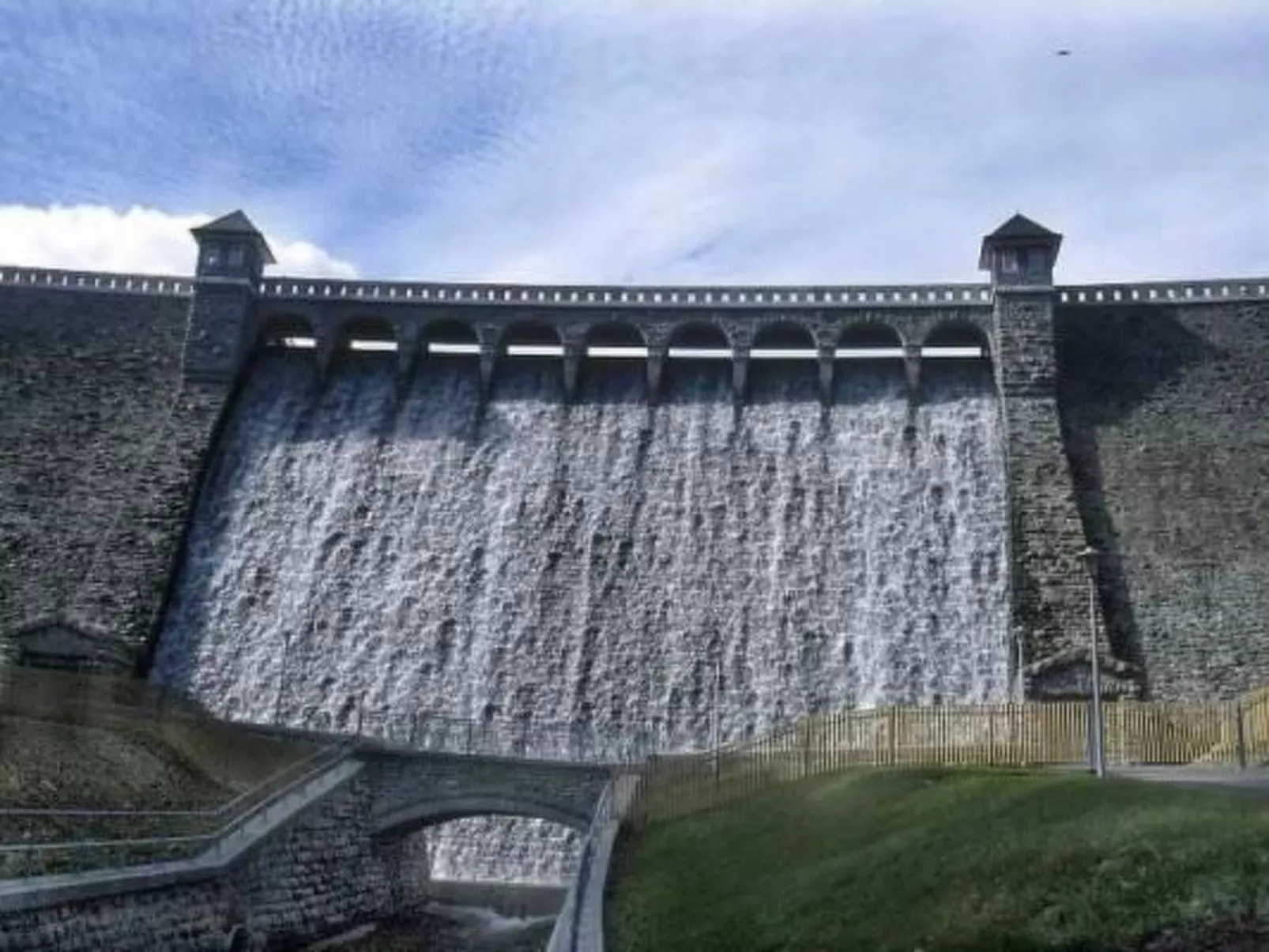 Vakantiehuis "Haus Talschänke" met terras-Buiten