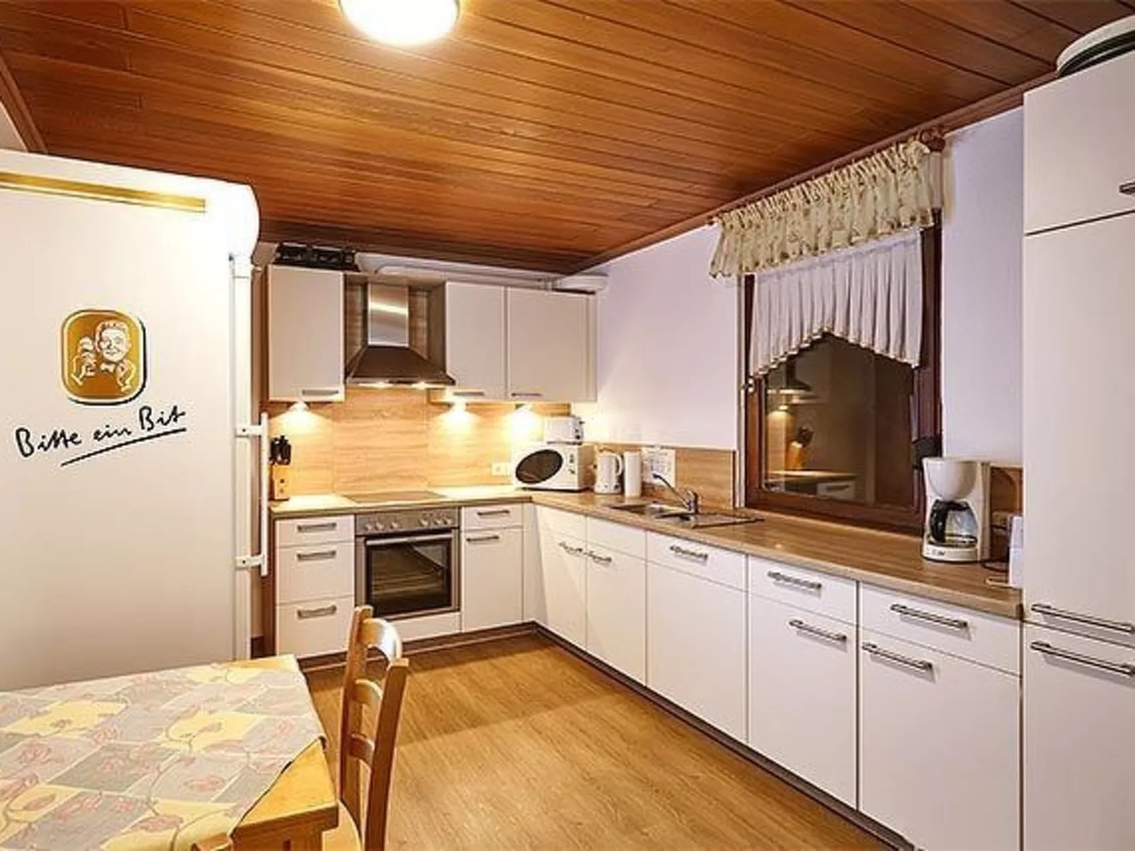 Für 11 Personen und 1 Kind-Binnen