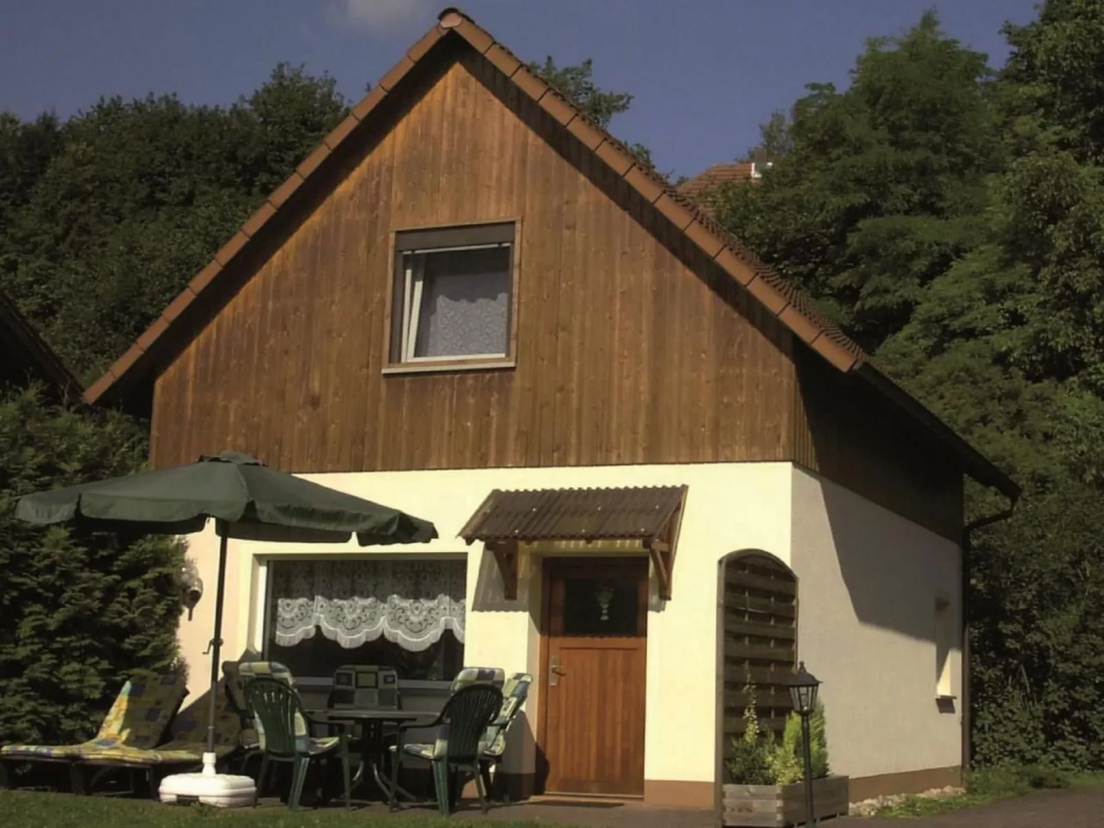 Haus mit Spielwiese-Binnen