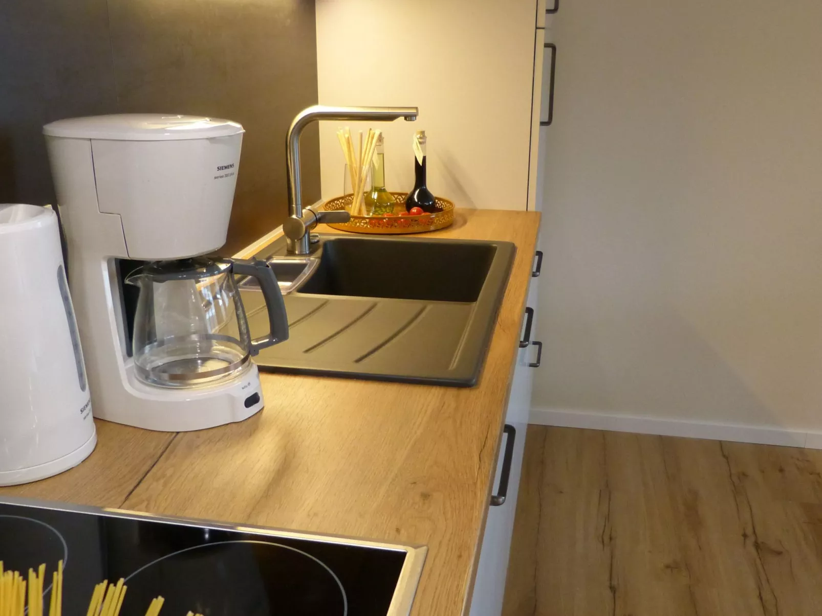 Moderne Wohnung mit Parkplatz und Rheinblick-Binnen