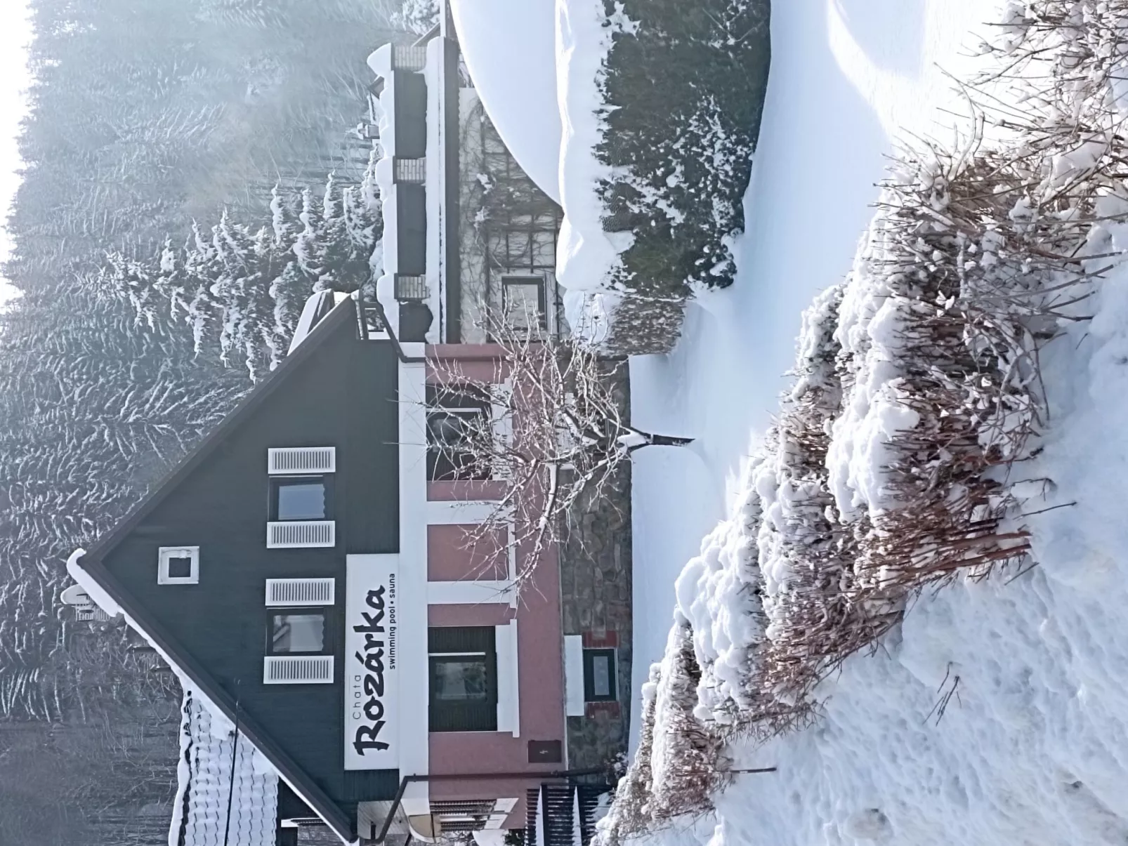 Mit solarbeheiztem Außenpool und Sauna-Binnen