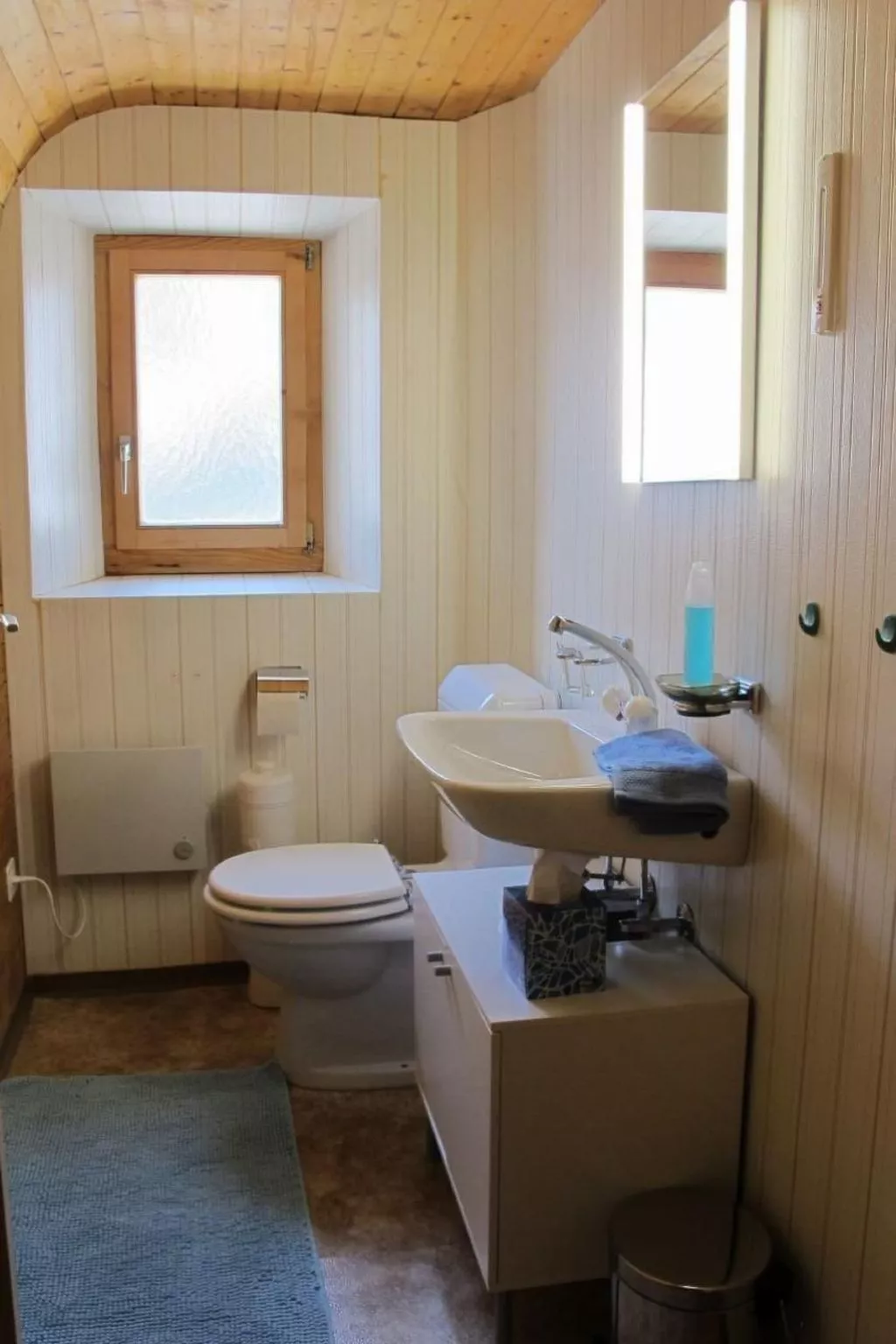 Tgesa Mitgel - ein Haus mit Charakter-Binnen