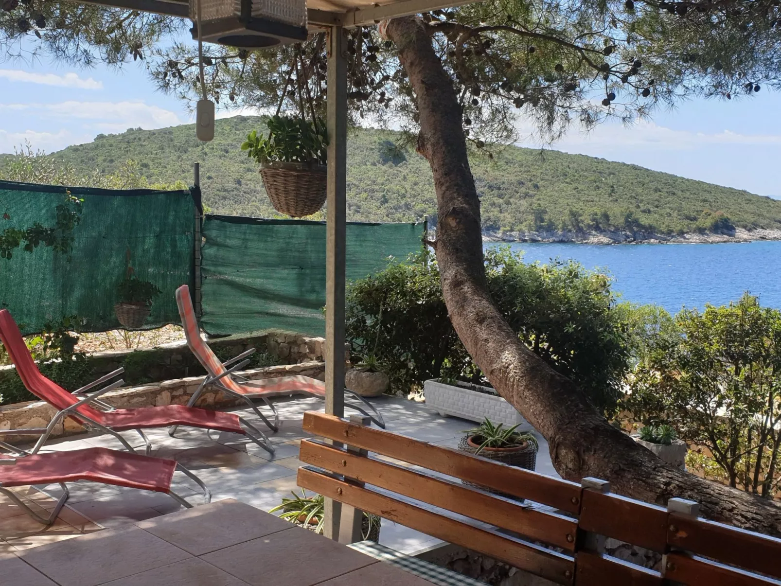 In Maslinica mit Großer Terrasse-Buiten