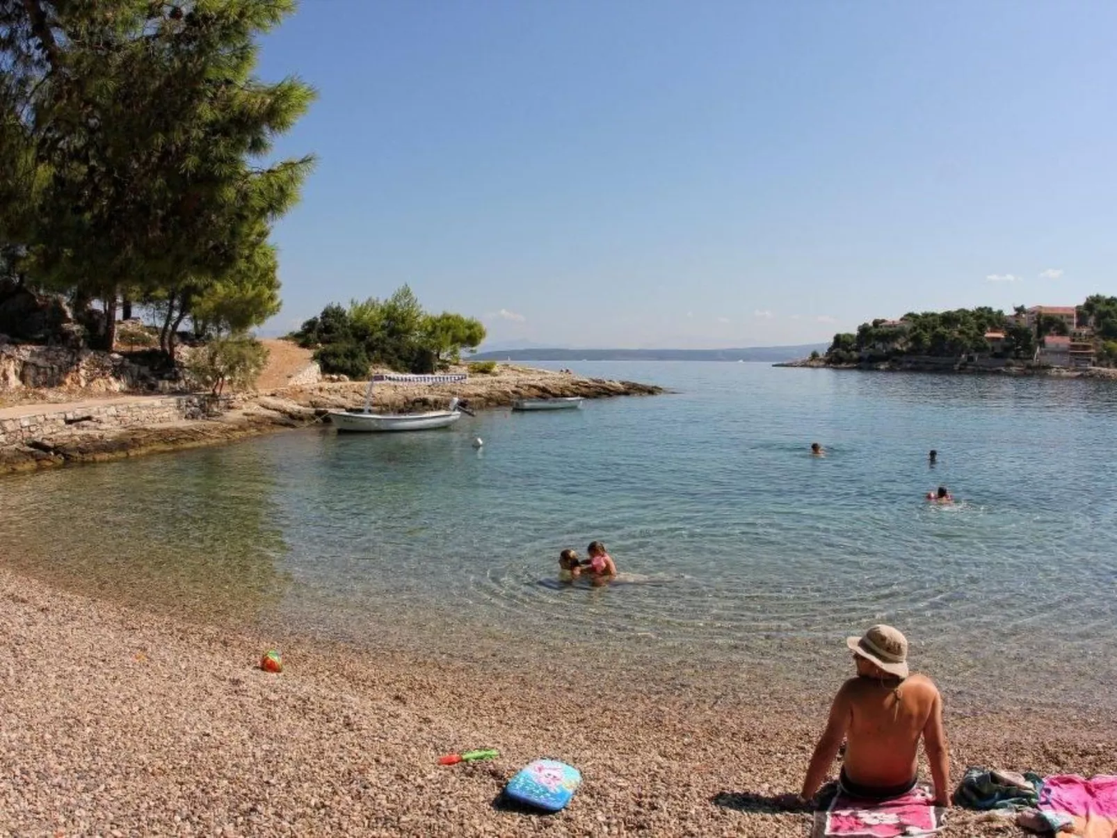 Kleines Steinhaus in einem ruhigen Ort auf der Insel Solta-Buiten
