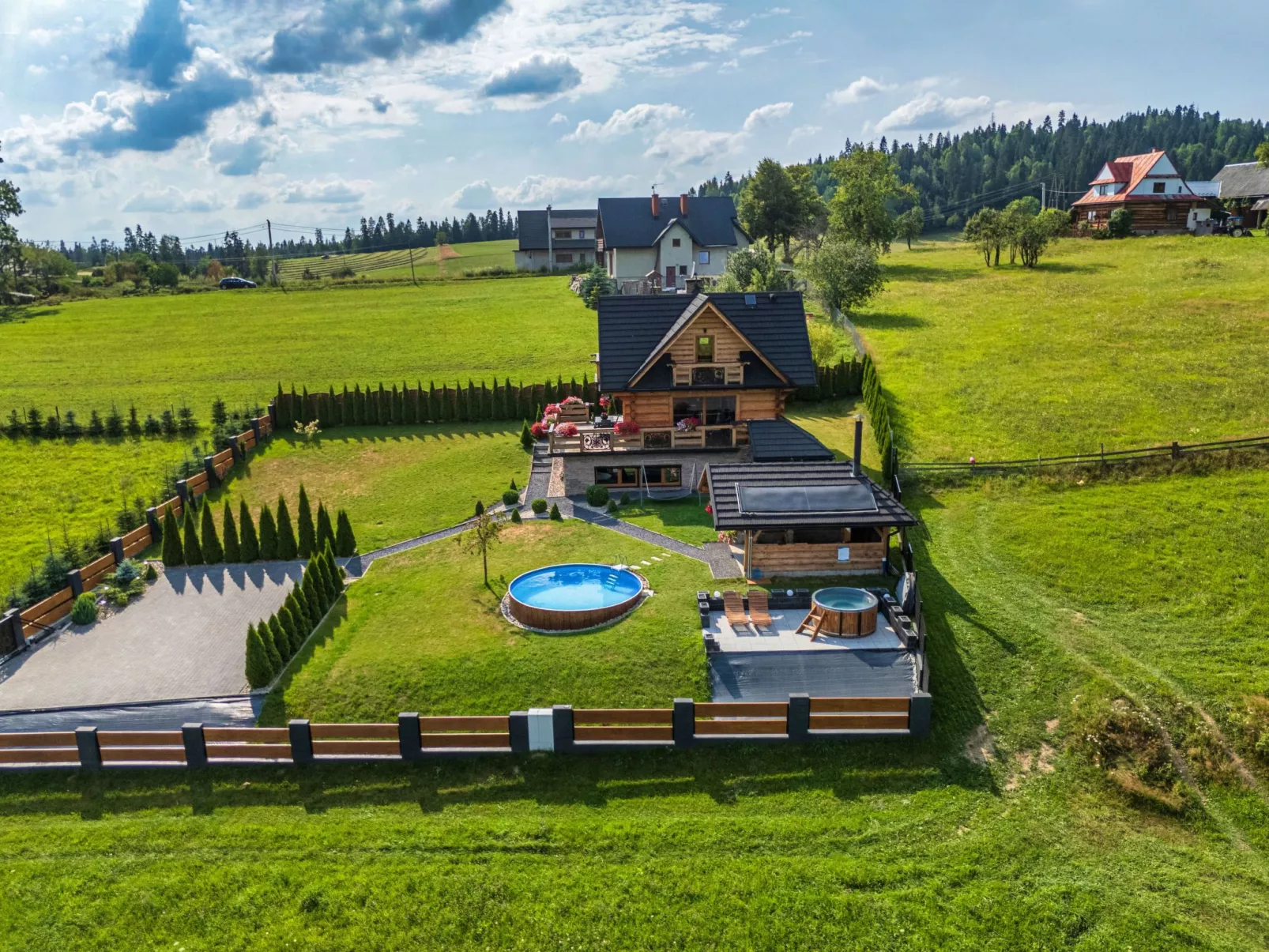 Mit Entspannung im Jacuzzi-Buiten