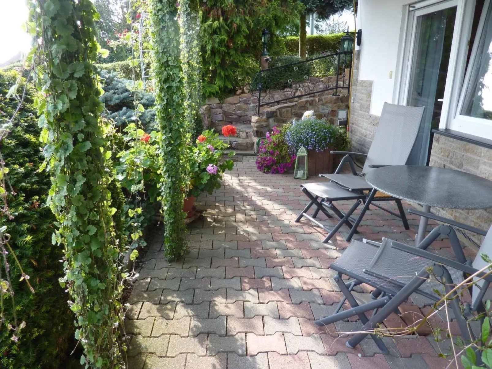 Appartement mit Terrasse, Garten und Grill-Buiten