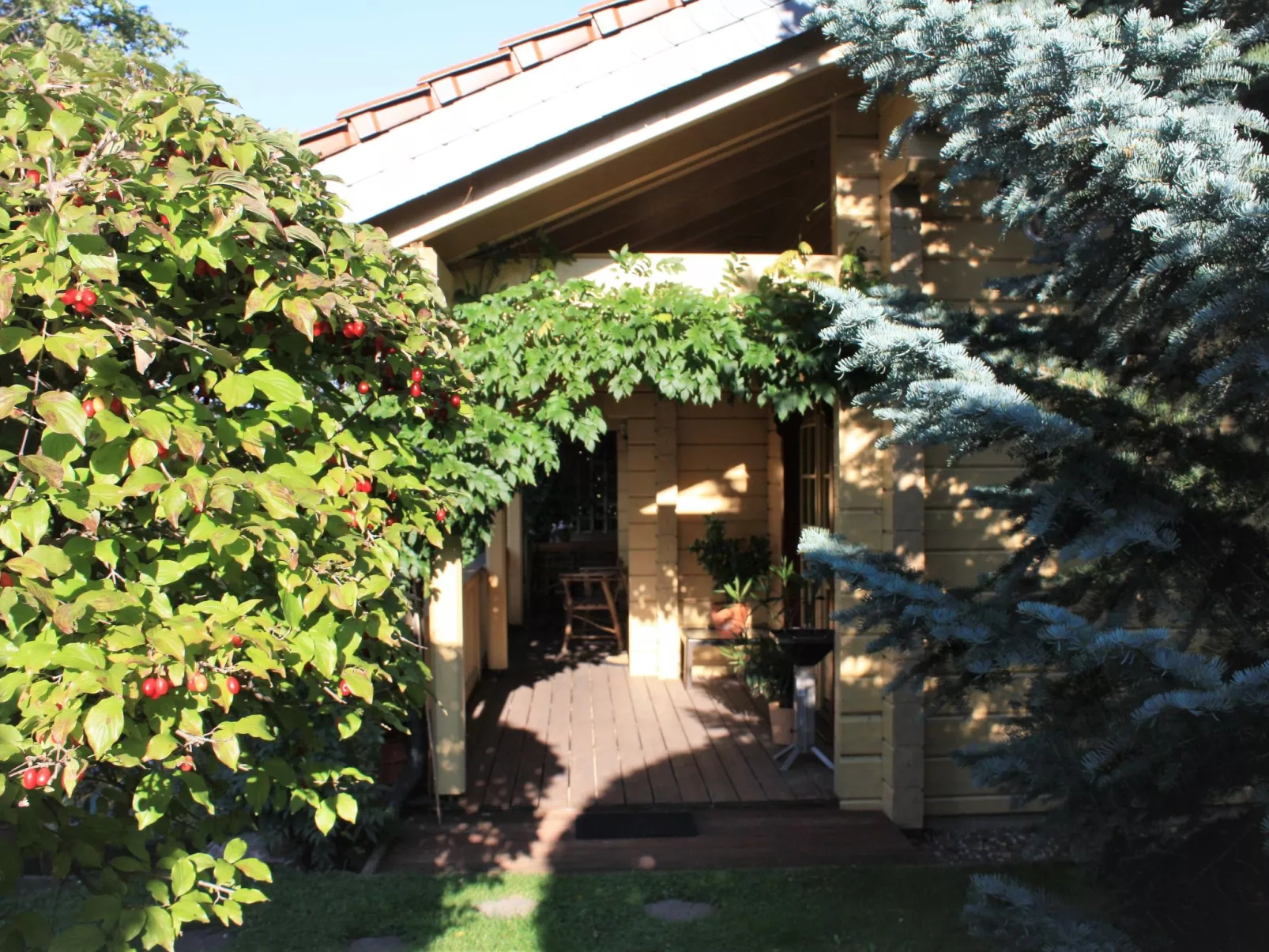Gemütliches Blockhaus in Waldrandlage mit Sauna-Buiten