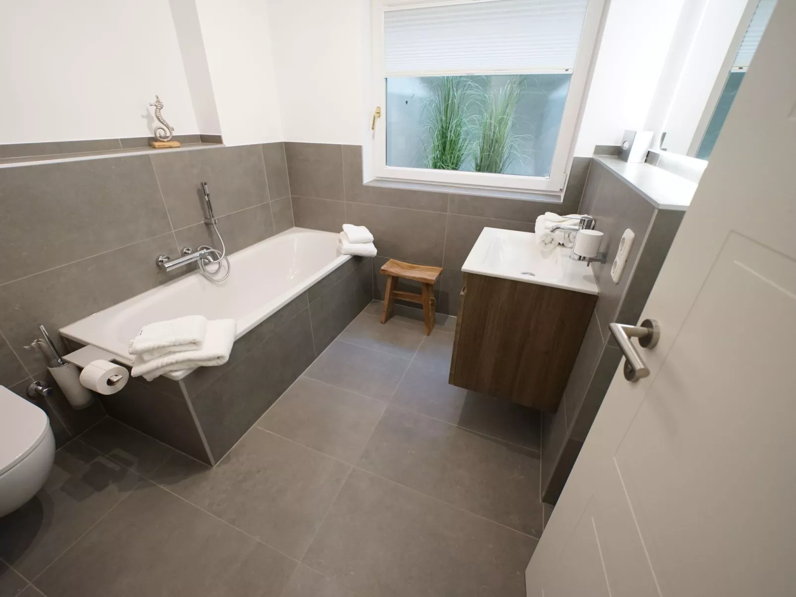 Helle Ferienwohnung mit sonniger Terrasse-Binnen