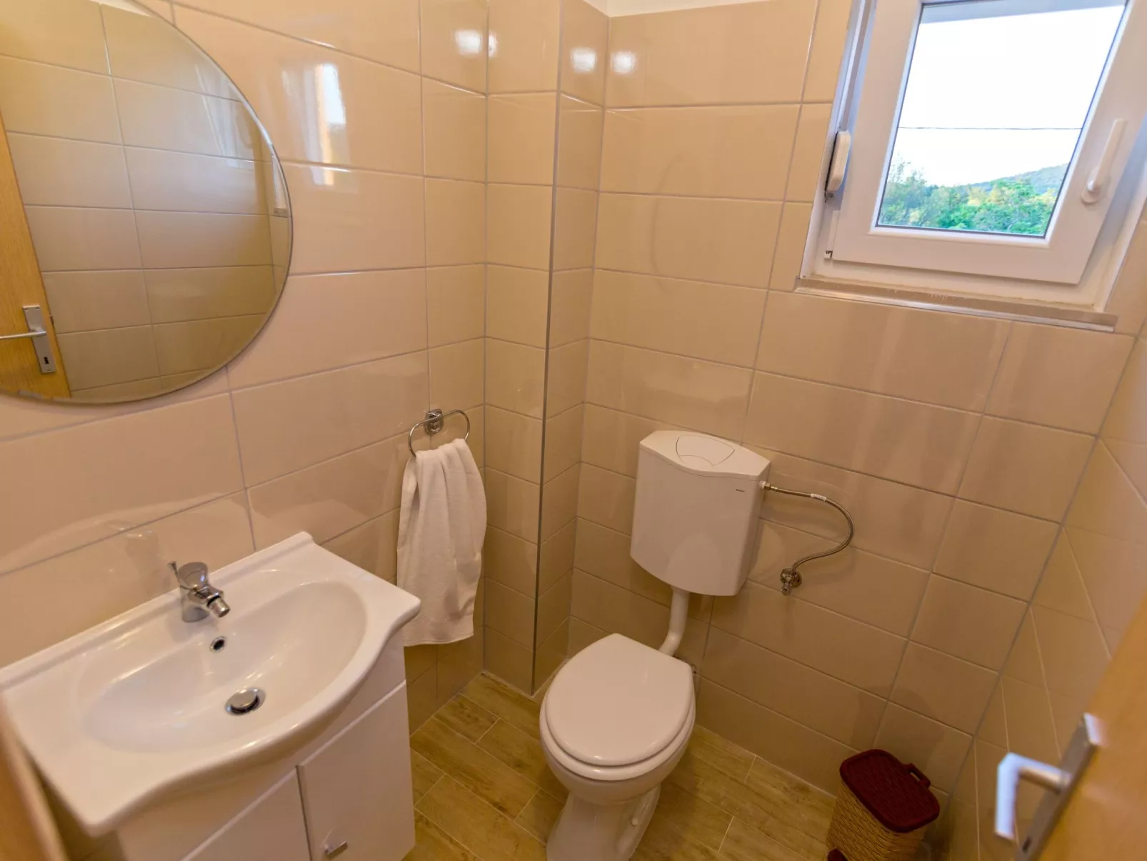 In Opanci mit beheiztem Pool, Parkplatz-Image-tags.info