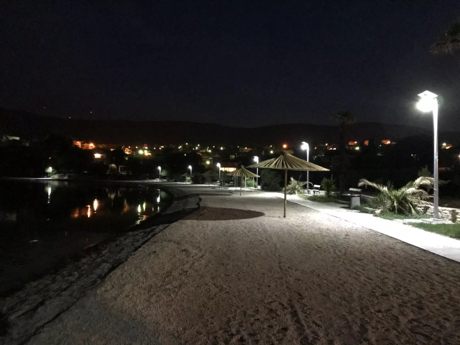 Neu erbautes Apartment mit großem Balkon-Buiten