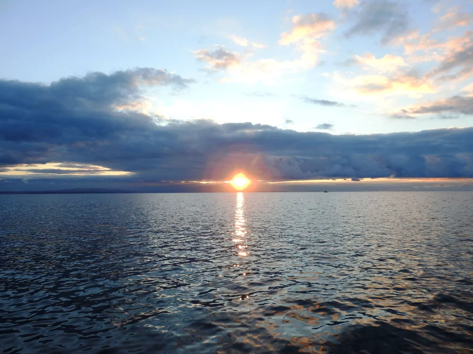 Gemütliches Ferienhaus in Pinezići mit großer Terrasse-Buiten
