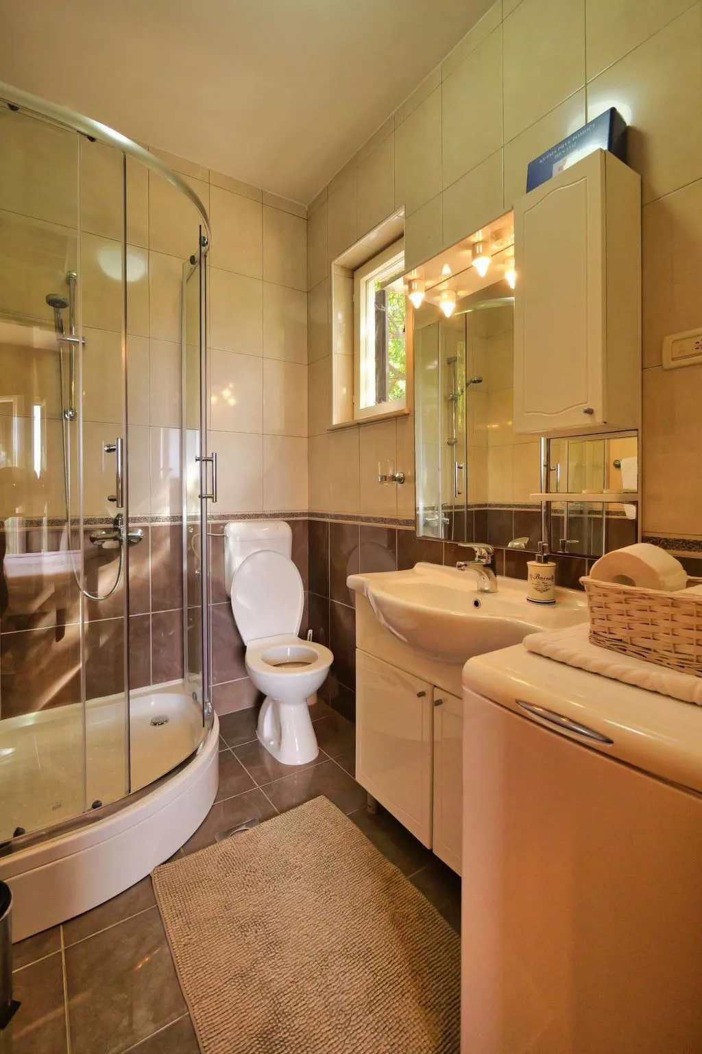 "Helena2" mit Blick auf das Wasser-Binnen