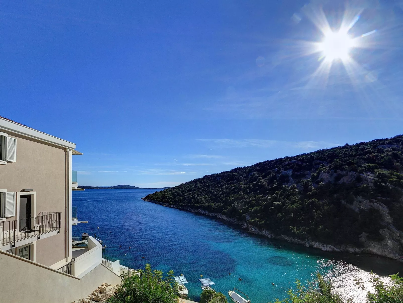 Villa by the Sea-Image-tags.info