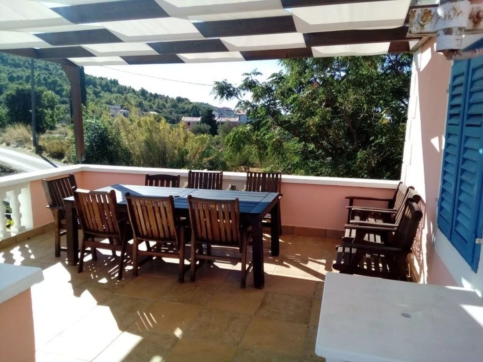 In Dobropoljana mit Freiterrasse-Binnen