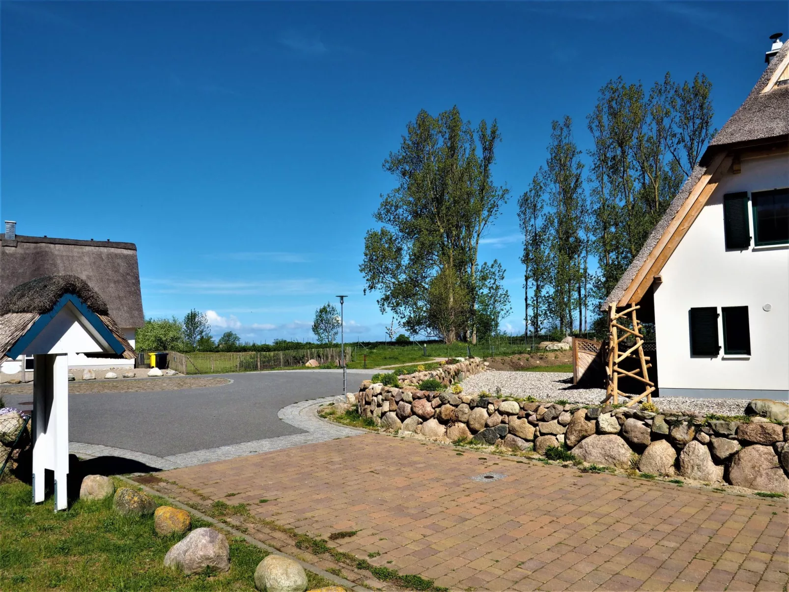 Traumhafte Reetdach-Doppelhaushälfte mit Garten-Binnen