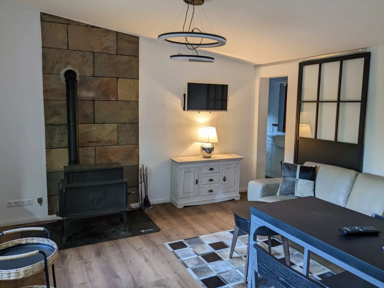 In Süd-Waldhanglage mit tollem Seeblick-Binnen