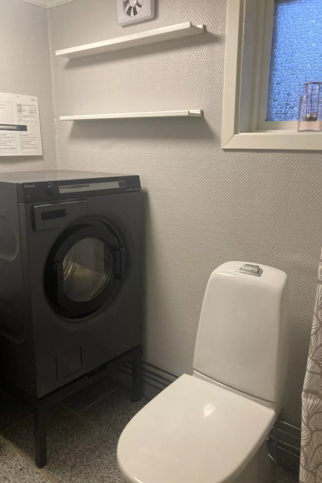 Charmantes Holzhaus mit eigenem Ruderboot-Binnen