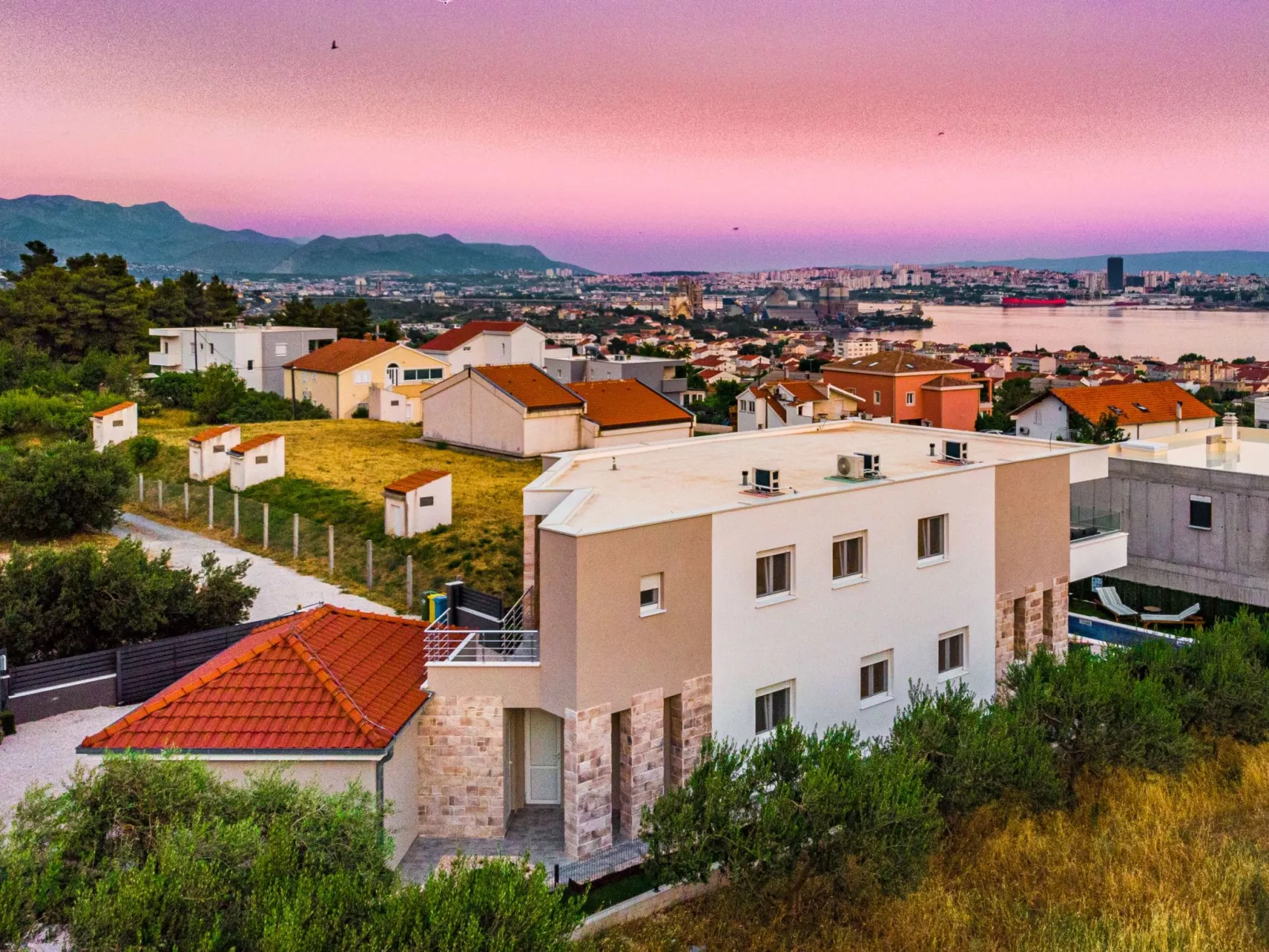 Villa Olea- Pool, Grill, Nähe Flughafen Split-Buiten