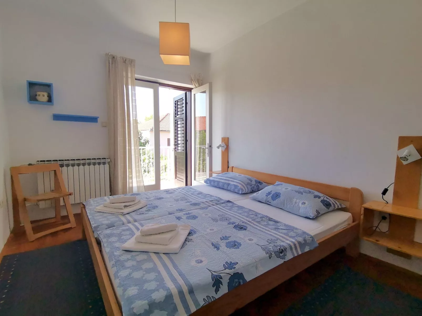 Karmen auf zwei Ebenen mit Garten-Binnen