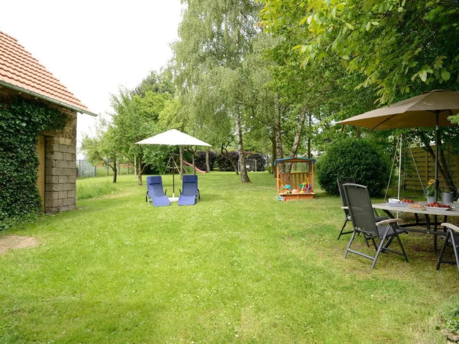 Ruhiges Ferienhaus in Lommersdorf mit Garten-Binnen