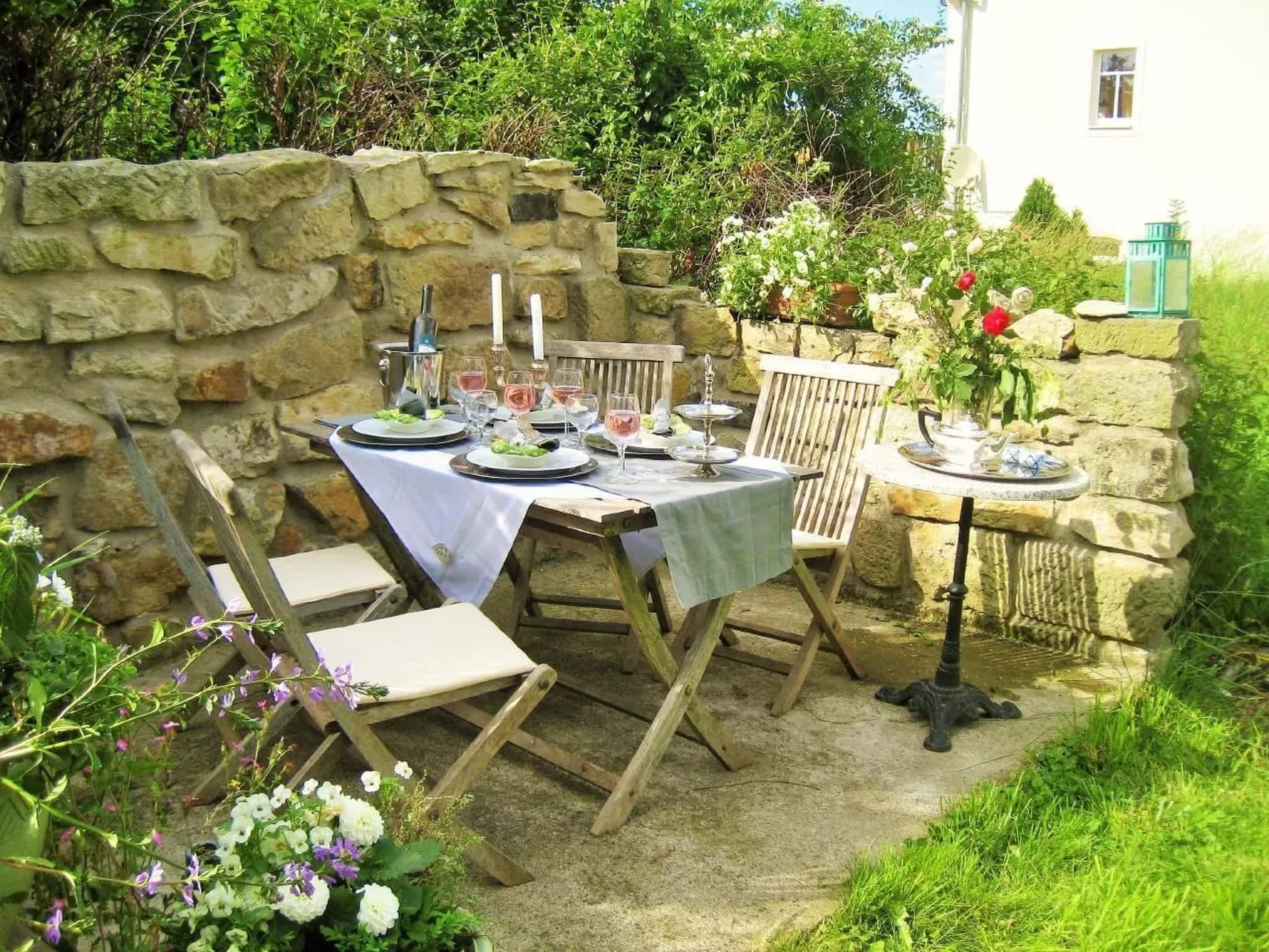 Villa mit Garten, Grill und Terrasse-Buiten