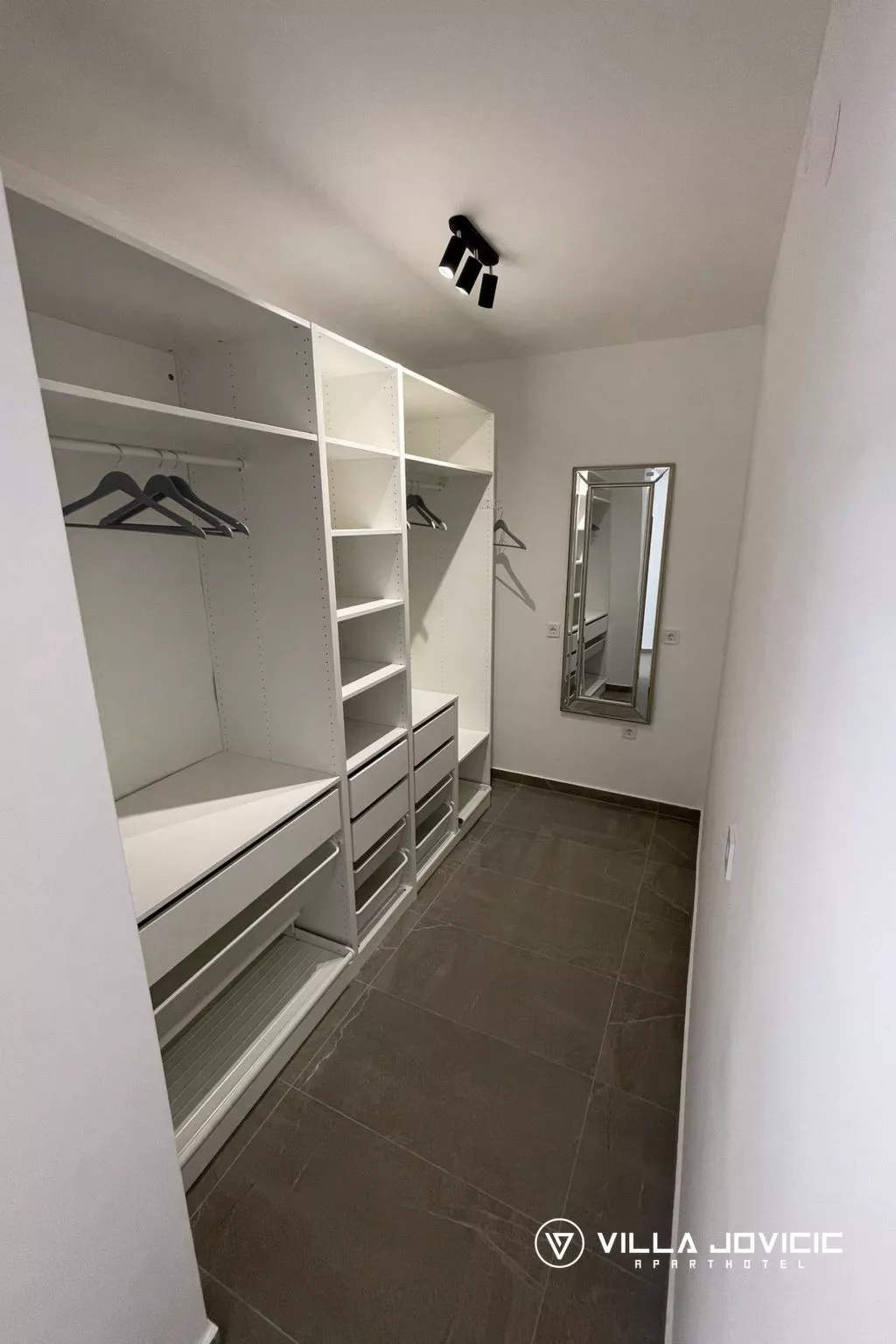 Appartement mit Pool - Binnen