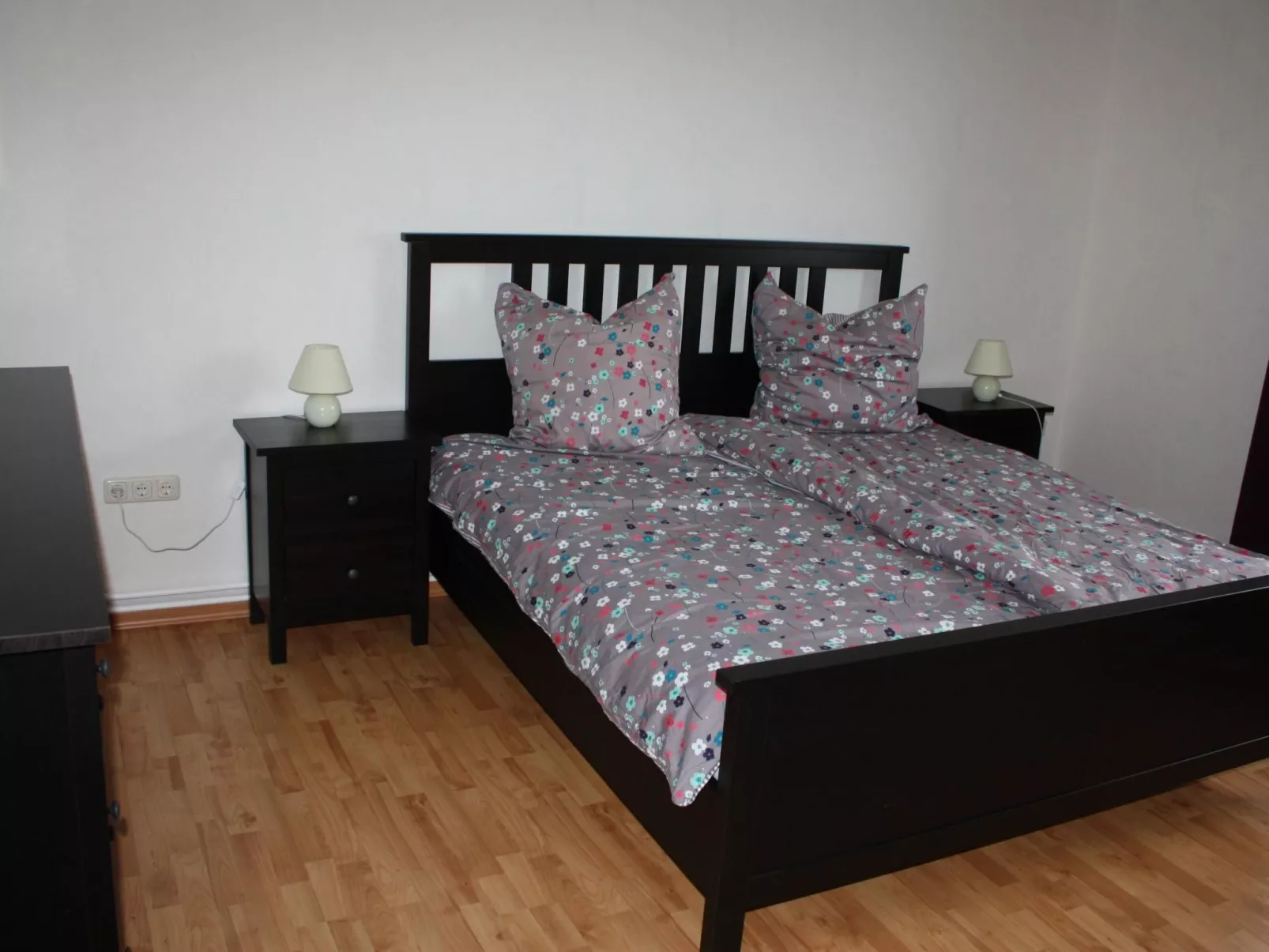 Mit kleinem Garten und Grill-Binnen