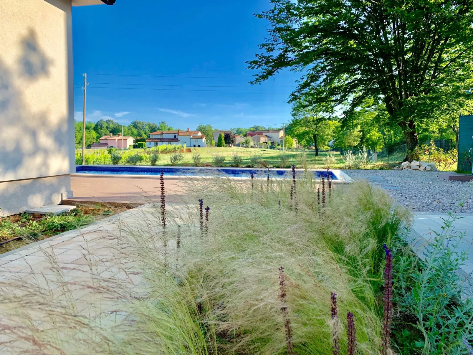 Charmante Villa mit gepflegtem Garten und beheiztem Pool-Buiten