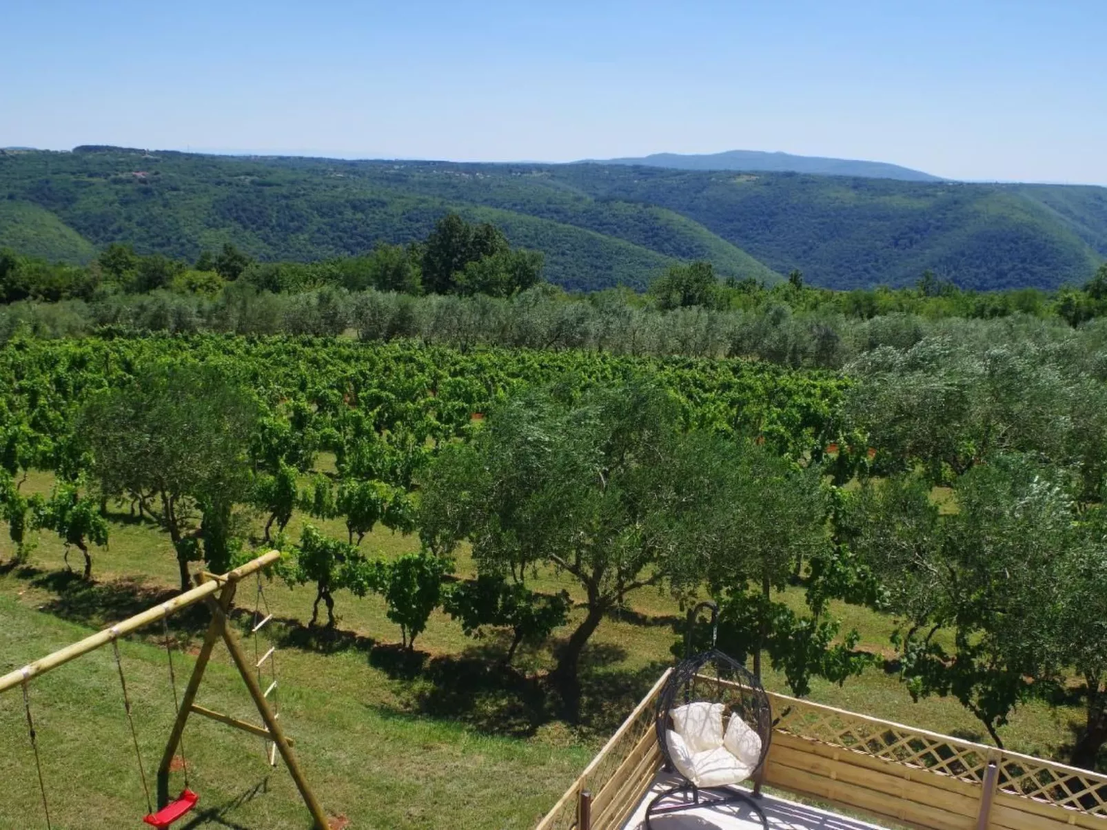 Wohnung mit privatem Pool und herrlicher Aussicht-Buiten