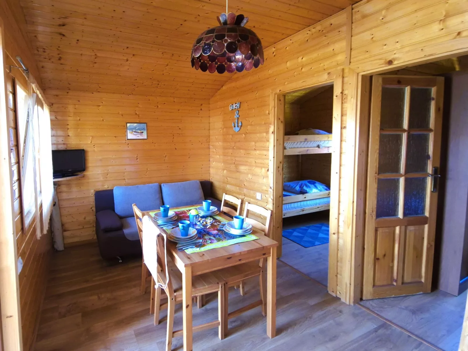 Mit Schwimmbad-Binnen