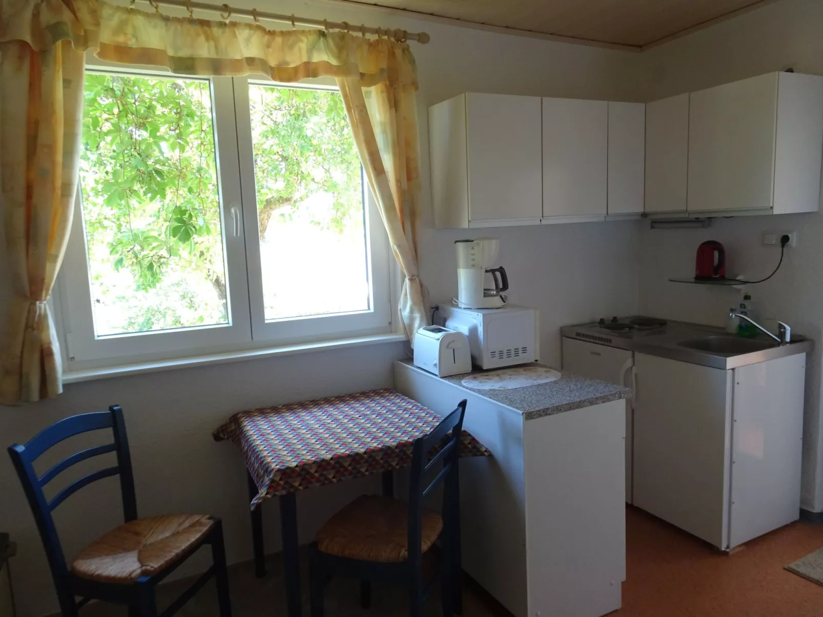 Kleines Ferienhaus mit Garten und Grill in Garitz-Image-tags.info