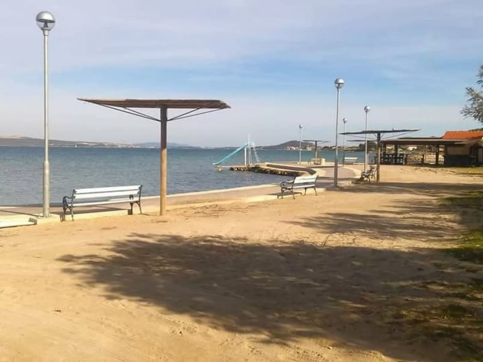 Für vier Personen mit Balkon im ersten Obergeschoss gelegen-Buiten