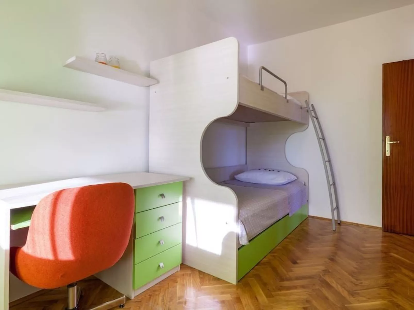 Privatwohnung mit Jacuzzi und Schwimmbad-Binnen