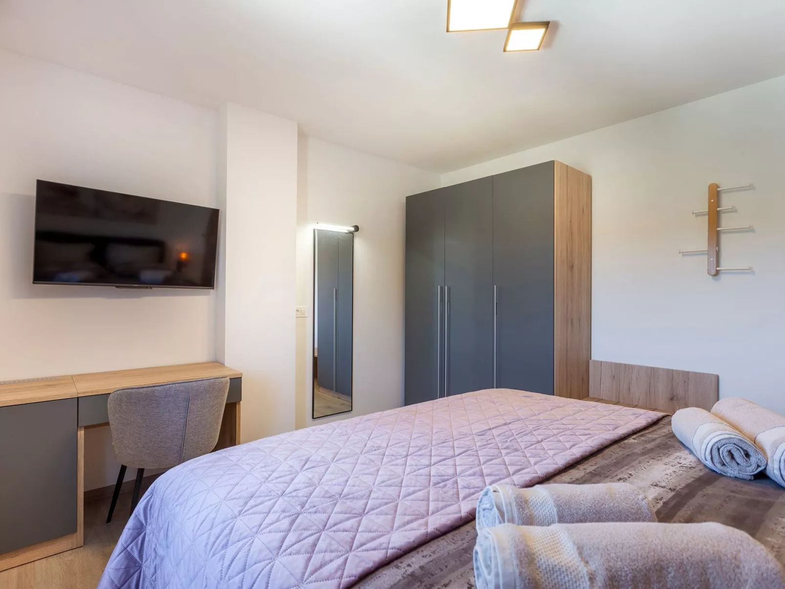 "Luxuriöse App. mit Pool"-Binnen