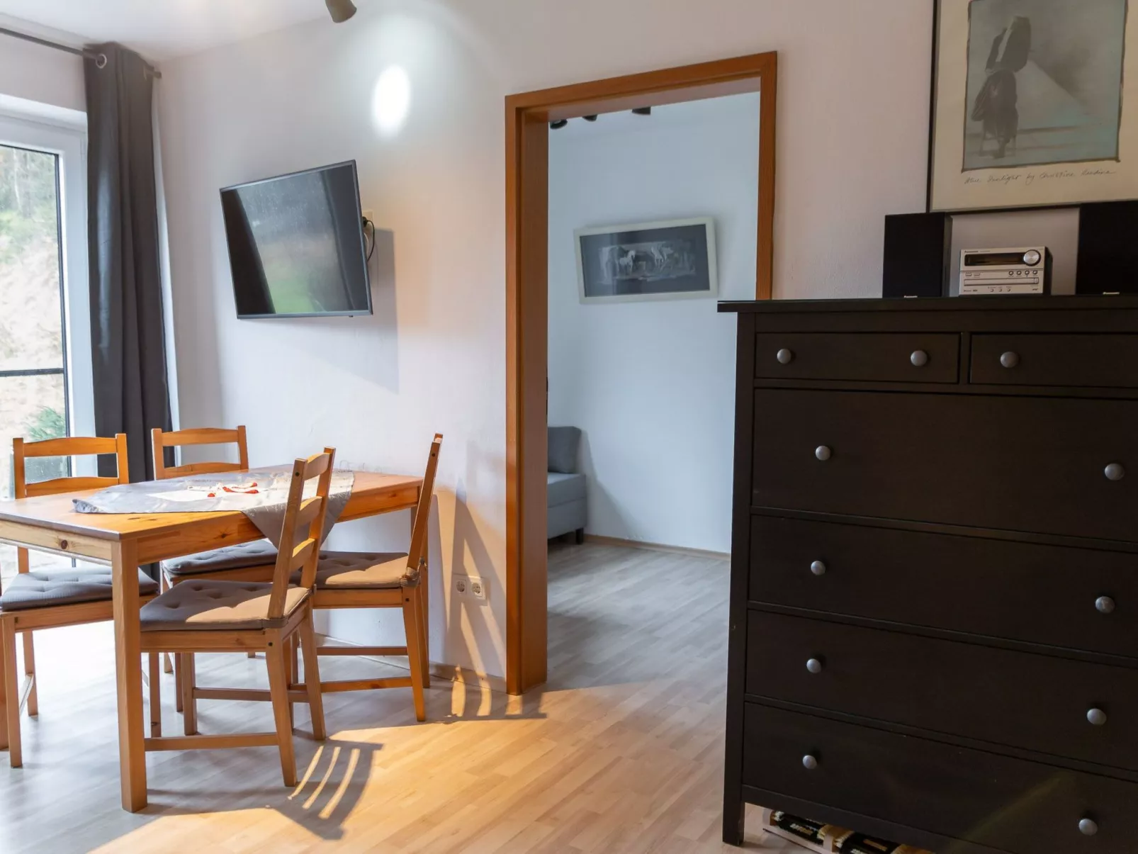 Mit zwei Schlafzimmern und Terrasse-Binnen