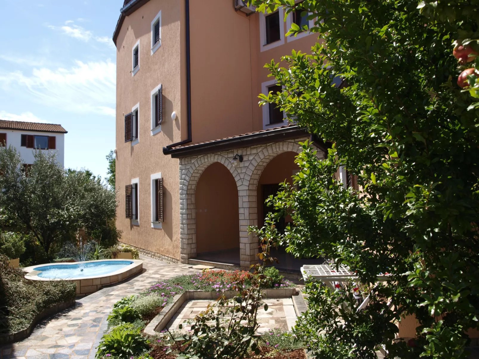 Wohnung in Fažana mit Grill, Garten und Terrasse-Binnen