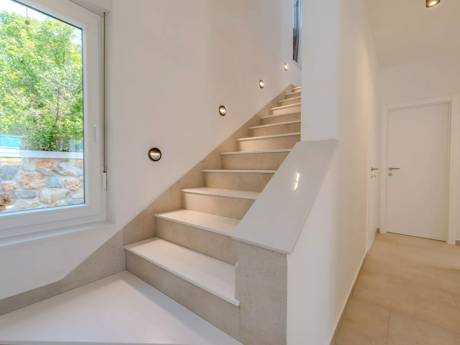 Neue Luxusvilla mit Pool - Agentur TA Leut-Buiten