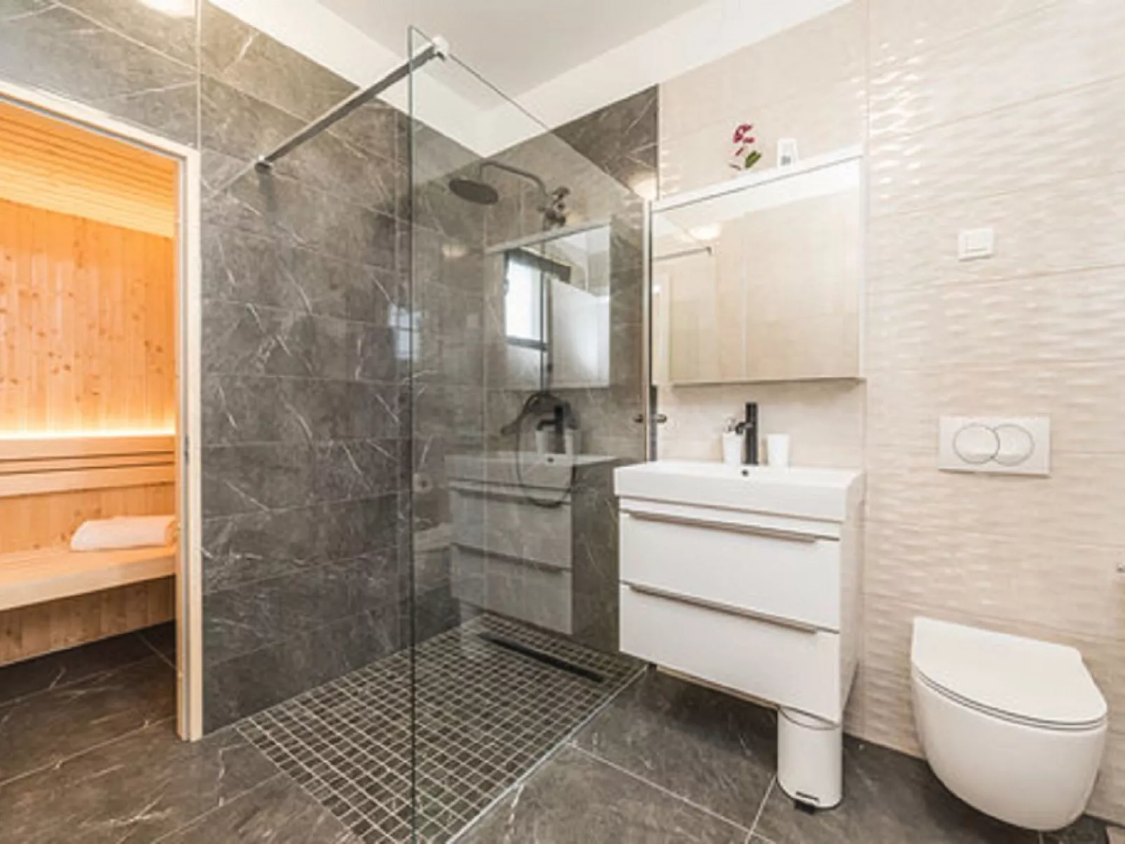 Villa Angelo mit Sauna, Fitnessraum und Pool-Binnen