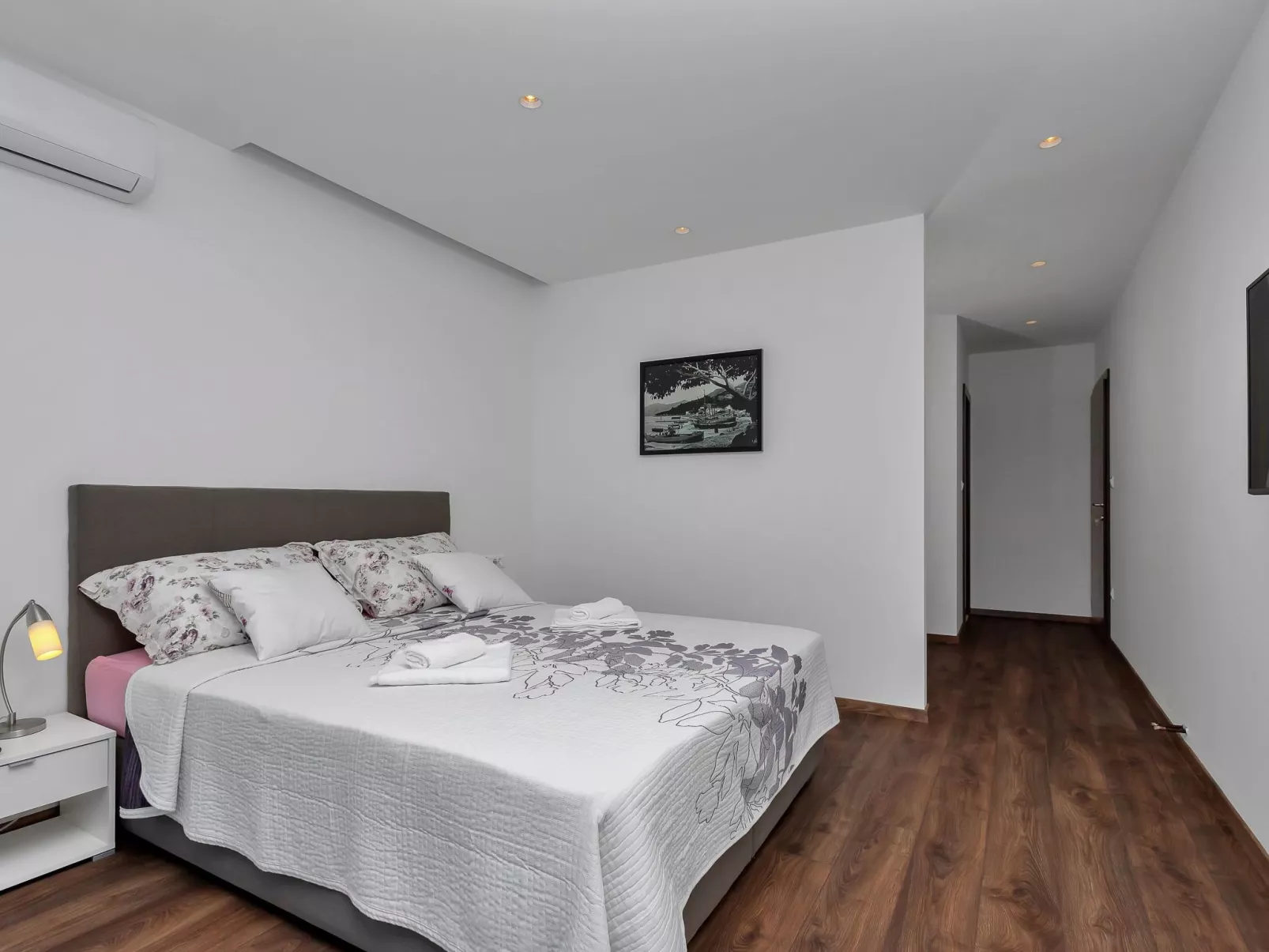 Villa "E"-Image-tags.info