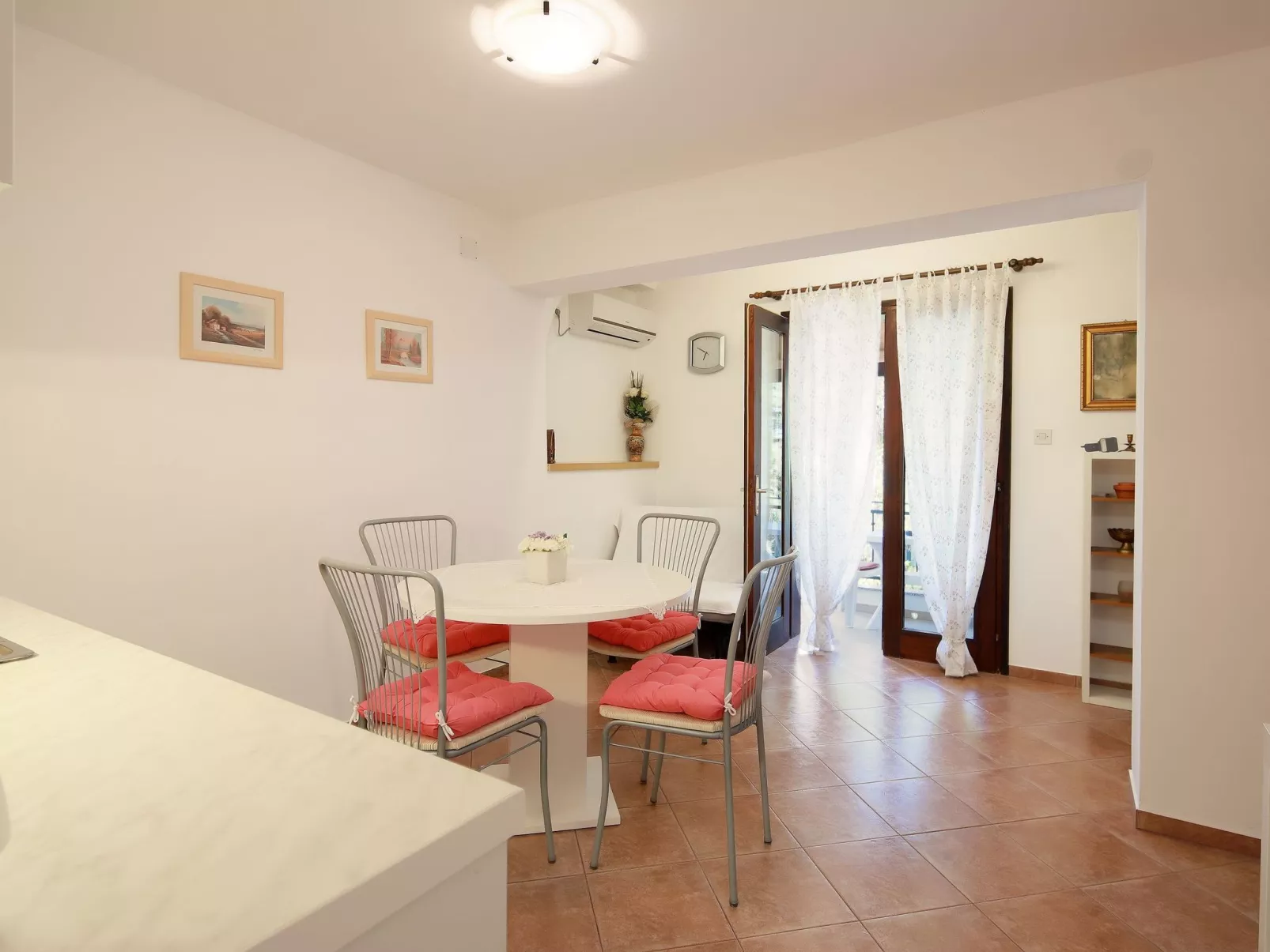 Svoboda 4-Image-tags.info