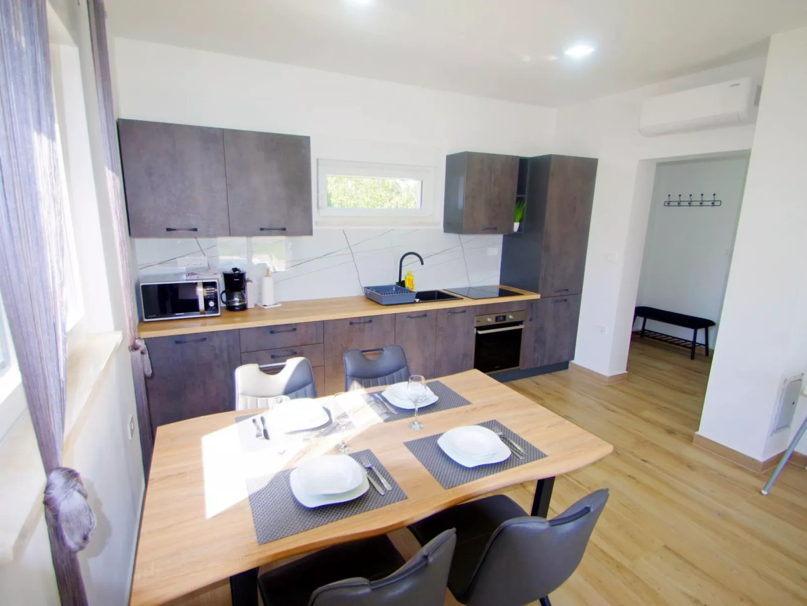 Ferienhaus, privater Pool, Dorf Šišan-Binnen