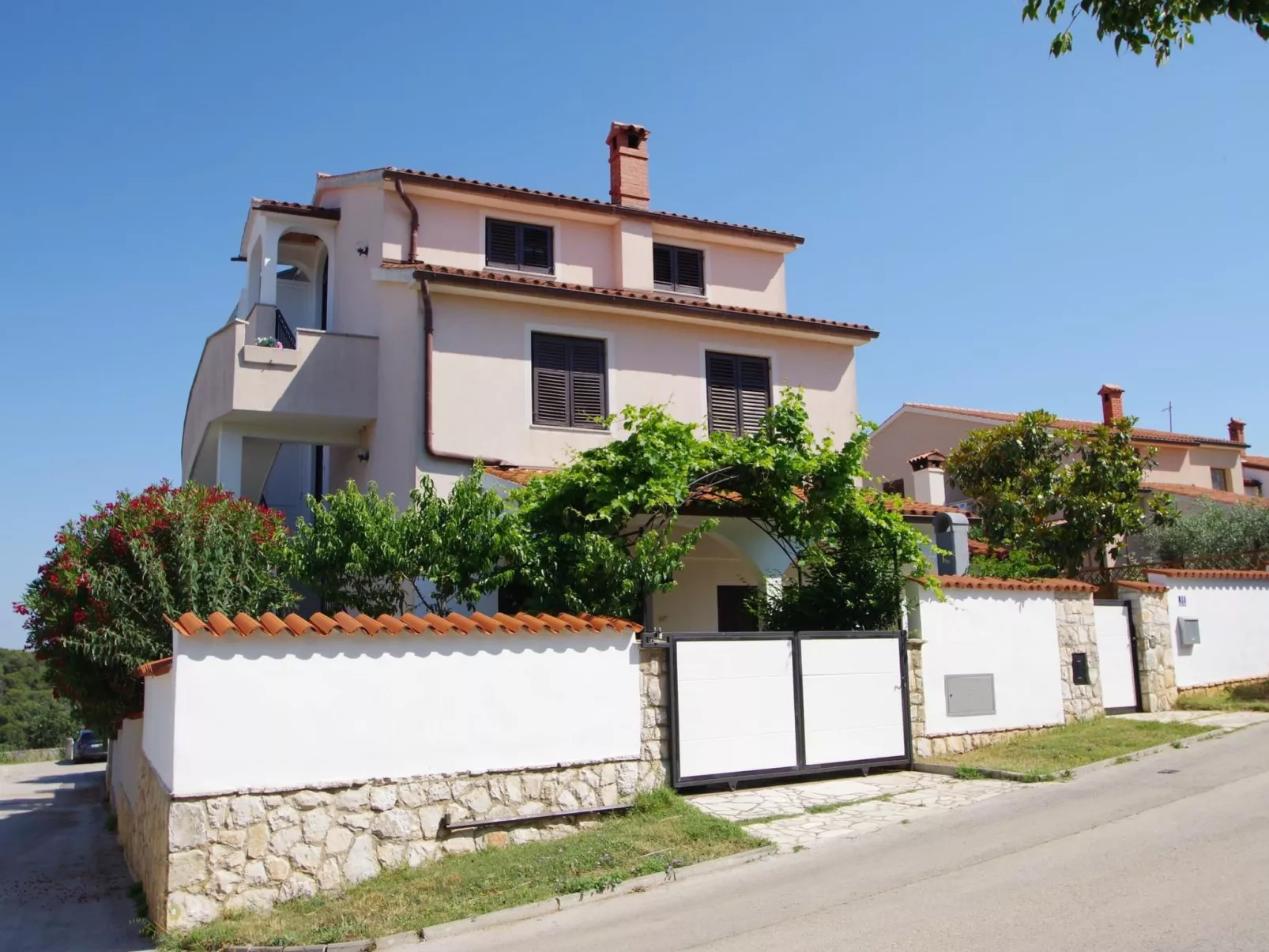 In Banjole mit Gemeinschaftspool-Buiten